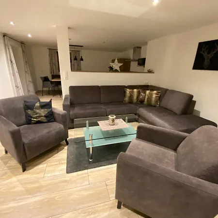 度假居 Sandi's 罗伊特